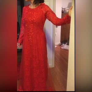 Red 0 petite laced wedding/lunar new year Ao Dai (traditional Vietnamese dress)